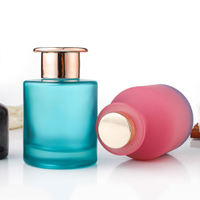 Ensemble diffuseur de roseaux d'aromathérapie de luxe bouteille en verre vide sérigraphiée avec bouchon à vis pour cadeau ou usage domestique