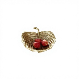 Frutero Metálico Clásico en Forma de Hoja, Dorado y Pulido, Ligero y Ecológico, Directo de India - Product Image 3