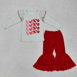 Conjunto de Pantalones de Terciopelo con Estampado XOXO para el Día de San Valentín - Product Image 1