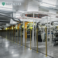 Barrière de sécurité pour robot industriel en panneaux d'acier à faible teneur en carbone pour station de scellage automatisée avec portes modulaires et fixation sécurisée au sol