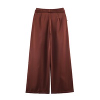Nouvel ensemble deux pièces élégant pour femme, automne 2026 : chemisier en satin marron à nœud et pantalon plissé à jambes larges avec ceinture, manches longues, idéal pour le bureau.