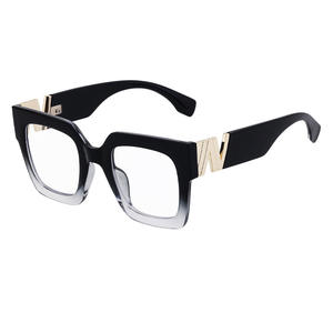 Lunettes de soleil carrées pour femmes Valentino, monture noire en PC, protection UV400, classe 2, design quadrilatère - Product Image 1