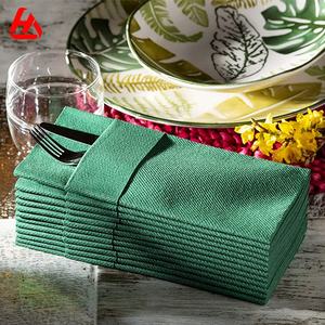 Serviettes de table en <span class=keywords><strong>papier</strong></span> Airlaid <span class=keywords><strong>vert</strong></span> émeraude personnalisées avec poche pour couverts - Product Image 3