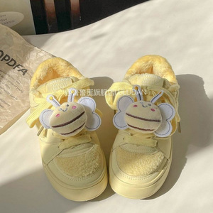 2025 nuevo estilo zapatos de lona blancos que combinan con todo para mujer primavera más terciopelo algodón suela gruesa estilo peludo - Product Image 1