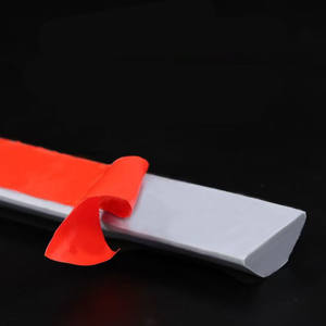 Bande <span class=keywords><strong>de</strong></span> seuil <span class=keywords><strong>de</strong></span> porte <span class=keywords><strong>de</strong></span> salle <span class=keywords><strong>de</strong></span> bain en caoutchouc <span class=keywords><strong>de</strong></span> silicone <span class=keywords><strong>de</strong></span> type D, personnalisée en usine, avec fonction <span class=keywords><strong>de</strong></span> rétention d'eau et antidérapante, dureté 60 Shore, pour <span class=keywords><strong>la</strong></span> maison - Product Image 5