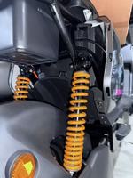 Moto électrique de tourisme E-moto 3000W sans balais style Mecha 72V 16 pouces 65 km/h avec éclairage d'ambiance LED 200 couleurs pour adulte, charge utile 200 kg