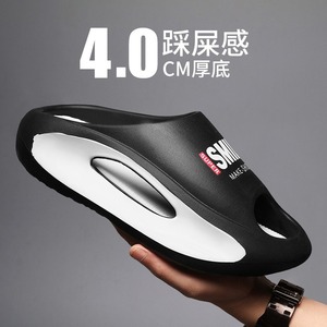 Tongs d'été - Chaussures pour hommes avec un effet de 'sloppy stool'. Tongs pour hommes tendance à semelle épaisse de style plage. - Product Image 6