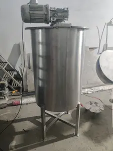 Tanque de mezcla de acero inoxidable con agitador para mezclar líquidos y suspensiones, utilizado en las industrias alimentaria, farmacéutica y química. - Product Image 2