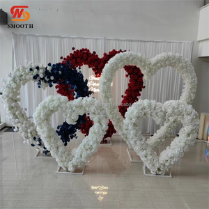 Arco de flores artificiales blancas lisas con múltiples estilos de corazón Fondo de puerta arqueada Decoración de boda - Product Image 2