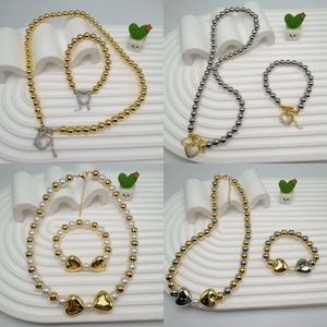 Collier en perles naturelles de style français LS-C5943 pour femmes, pendentif en forme de cœur irrégulier, collier à perles bicolores pour tenues quotidiennes - Product Image 2