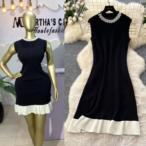 Robe d'été style célébrité, col rond perlé, sans manches, tricotée ajustée, pour femme, tendance, avec empiècements de couleur, style français - Product Image 5