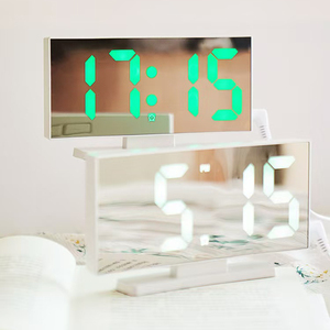 Horloge de table multifonctionnelle avec miroir incurvé, écran LED carré, réveil électronique, alimentation USB, affichage de l'heure et de la température, fonction snooze, pour la maison et le bureau - Product Image 6