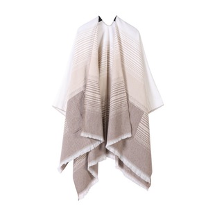 Poncho de bolsillo para mujer de punto plisado étnico tradicional de invierno con patrón y tela personalizados proveedor de <span class=keywords><strong>ropa</strong></span> en línea - Product Image 5