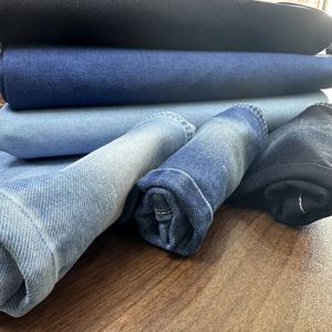 Tissu en denim indigo tissé extensible Lizhi BLEU GRIS, teint en fil, 71% coton, 26% polyester, 2% élasthanne, en rouleau, pour filles - Product Image 4
