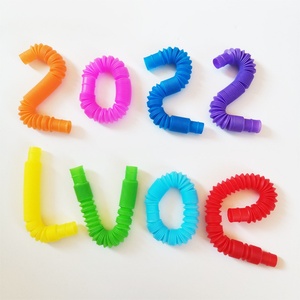 Jouet amusant et éducatif anti-stress : Tube Fidget en plastique mini télescopique ondulé multicolore - Product Image 6