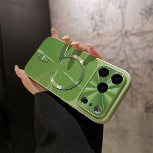 เคสซิลิโคนเหลวแม่เหล็กพรีเมียมสำหรับ iPhone 18 Pro Max พร้อมกระจกกันรอยเลนส์ AG, เคสสีเขียวสำหรับ iPhone 17 Pro - Product Image 1