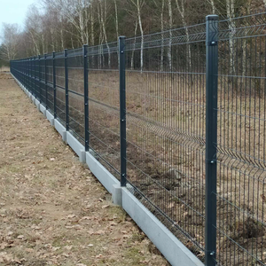 Clôture en panneaux 3D de style européen avec base en béton 1,5m+20cm, système modulaire, panneaux avec <span class=keywords><strong>gravier</strong></span> de béton, maille courbée RAL7016 - Product Image 1