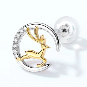 Orecchini a Perno con Cervo Lunare Natalizio, Design Elegante a Renna, Gioielli alla Moda per Donna, Regalo per le Feste, Uso Quotidiano - Product Image 2