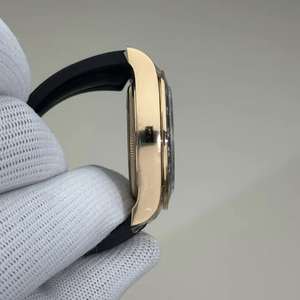 Montre mécanique haut de gamme pour homme, collection de montres avancées, or rose, cadran noir avec chronographe à trois yeux gravé en diamant. - Product Image 5