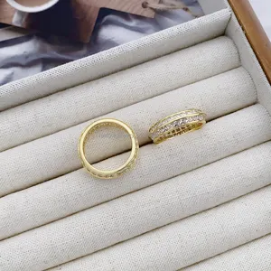 Goudkleurige Geplateerde Messing Ring Met Doorzichtig Zirkoon Uniek Ontwerp Trendy Stijl Mooie Messing Sieraden Cadeau Voor Vrouw Groothandel