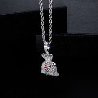 Pendentif Sac d'Argent Argenté Effet Givré avec Main de Squelette et Symbole Dollar pour le Streetwear Hip Hop et les Bijoux de Mode Unisexe