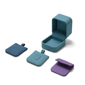 Caja de Joyería para Anillos y Aretes de Microfibra con Logotipo Personalizado FANXI, con Forro Extraíble - Product Image 1