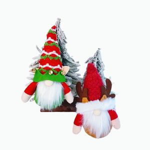 Le dernier décor avec des bois de renne et des cloches ornements d'arbre de gnome de Noël pour la fête de l'arbre de Noël - Product Image 2