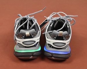 Classique 3.0 - Avec éclairage LED. Chaussures de sport pour hommes et femmes. Chaussures de sport de qualité supérieure, chaussures de fitness d'extérieur à semelle épaisse - Product Image 5