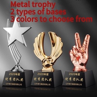 Trophées en métal, or, argent et cuivre En stock