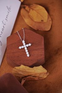 Xinfly 18K Gold 0.5ct Natural Diamond Cross Pendant <b>Necklace</b> Elegant Timeless Daily Formal Wear Hot Sale Sparkling Gift for Her - Product Image 4
