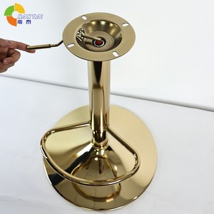 قاعدة كرسي دوارة من الحديد الزهر مع أرجل طاولة للأثاث الخارجي للمصانع والبيع بالجملة - Product Image 3