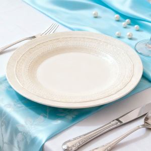 Assiette de Présentation en Céramique 13'' Écologique, Design Minimaliste Beige Clair, Gaufrée, pour Mariage et Dîner, Vente en Gros - Product Image 3