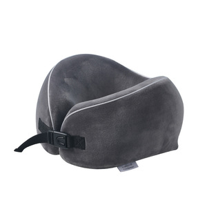 Almohada de viaje en forma de U de espuma viscoelástica Toweyar, almohada de soporte de terciopelo para usar en coche y avión - Product Image 1