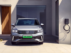 2024 Usado para Tiguan L Turbo 2.0T Alta Potencia <span class=keywords><strong>4MOTION</strong></span> AWD Cuero Oscuro R19 SUV de Exportación - Product Image 2