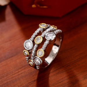 Anello da donna bicolore con design geometrico a linee e punti vuoti - Product Image 5