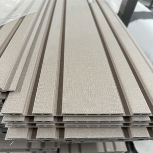 Lambril ripado amadeirado <span class=keywords><strong>lambris</strong></span> <span class=keywords><strong>en</strong></span> lattes <span class=keywords><strong>pvc</strong></span> Lambrin Panneau mural wpc cannelé à lattes <span class=keywords><strong>en</strong></span> bois décoration intérieure - Product Image 2