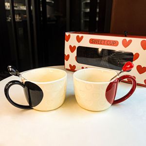 Taza <span class=keywords><strong>de</strong></span> Café <span class=keywords><strong>de</strong></span> Cerámica con Forma <span class=keywords><strong>de</strong></span> Corazón Rojo, Taza <span class=keywords><strong>de</strong></span> Agua <span class=keywords><strong>para</strong></span> Parejas con Patrón <span class=keywords><strong>de</strong></span> Corazón en Relieve, Taza <span class=keywords><strong>de</strong></span> Cerámica Personalizada <span class=keywords><strong>para</strong></span> el Día <span class=keywords><strong>de</strong></span> San Valentín o Bodas - Product Image 1
