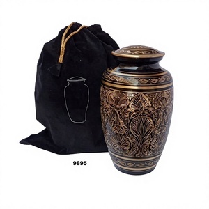 Grande urne funéraire adulte en laiton massif gravée à la main pour cendres humaines avec sac en velours gratuit - Product Image 1