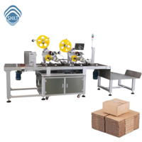Machine d'étiquetage de cartons avec alimentateur par friction et alimentateur par aspiration pour une ou deux étiquettes