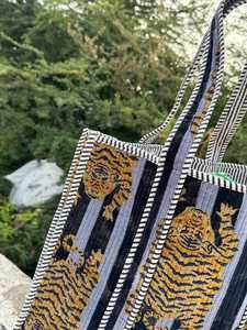 Bolso tote acolchado de terciopelo con estampado de tigre, hecho a mano, estilo hippie, bolso de hombro para compras y viajes para mujer - Product Image 6