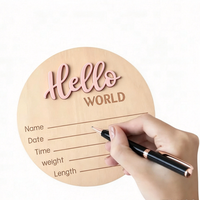 Panneau de naissance rond en bois 3D rose « Hello World » avec support, plaque gravée avec le nom du bébé pour cadeau de naissance et décoration de chambre d'enfant