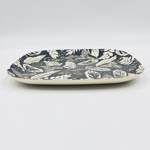 Assiette carrée en mélamine de 8 pouces, coins arrondis, avec imprimé feuilles noires et blanches - Product Image 5