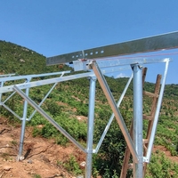 Système de montage solaire photovoltaïque fixe à poteau unique avec surface galvanisée à chaud et poteau inclinable réglable
