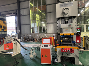 Machine <span class=keywords><strong>de</strong></span> poinçonnage pneumatique multifonctionnelle en métal avec alimentation automatique, équipement <span class=keywords><strong>de</strong></span> poinçonnage haute efficacité pour le traitement <span class=keywords><strong>de</strong></span> tôles - Product Image 2