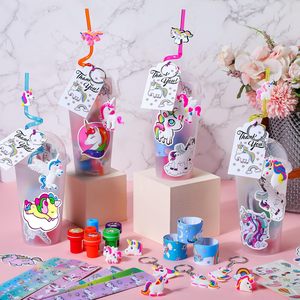 Qilery, juego de recuerdo de fiesta con temática de unicornio de 195 piezas, Incluye vasos de plástico reutilizables, pulseras bofetadas, pegatinas de tatuaje, adornos de cola - Product Image 4
