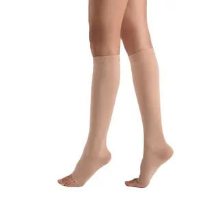 Vente en gros Nylon durable 20-30mmhg Chaussettes hautes de compression médicale solides pour femmes et hommes