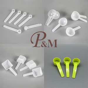 Cuchara de plástico pequeña personalizada P & M para polvo de proteína alimentaria - Product Image 1