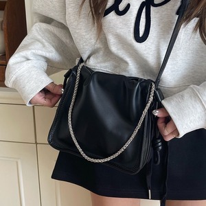 Bolso de hombro negro suave con cordón y correa de cadena para uso diario Otoño 2023 - Product Image 2