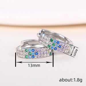 Boucles d'oreilles Huggie plaquées or blanc tendance avec incrustation de strass en cristal pour femmes, bijoux de fête, accessoires de mode - Product Image 5