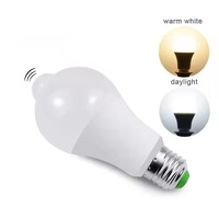 Huirong Sensor de movimiento Luz A60 5W E27 B22 Base 170-265V 2700K 4000K 6500K Luz inteligente Encendido/apagado automático PIR Sensor infrarrojo Bombilla LED